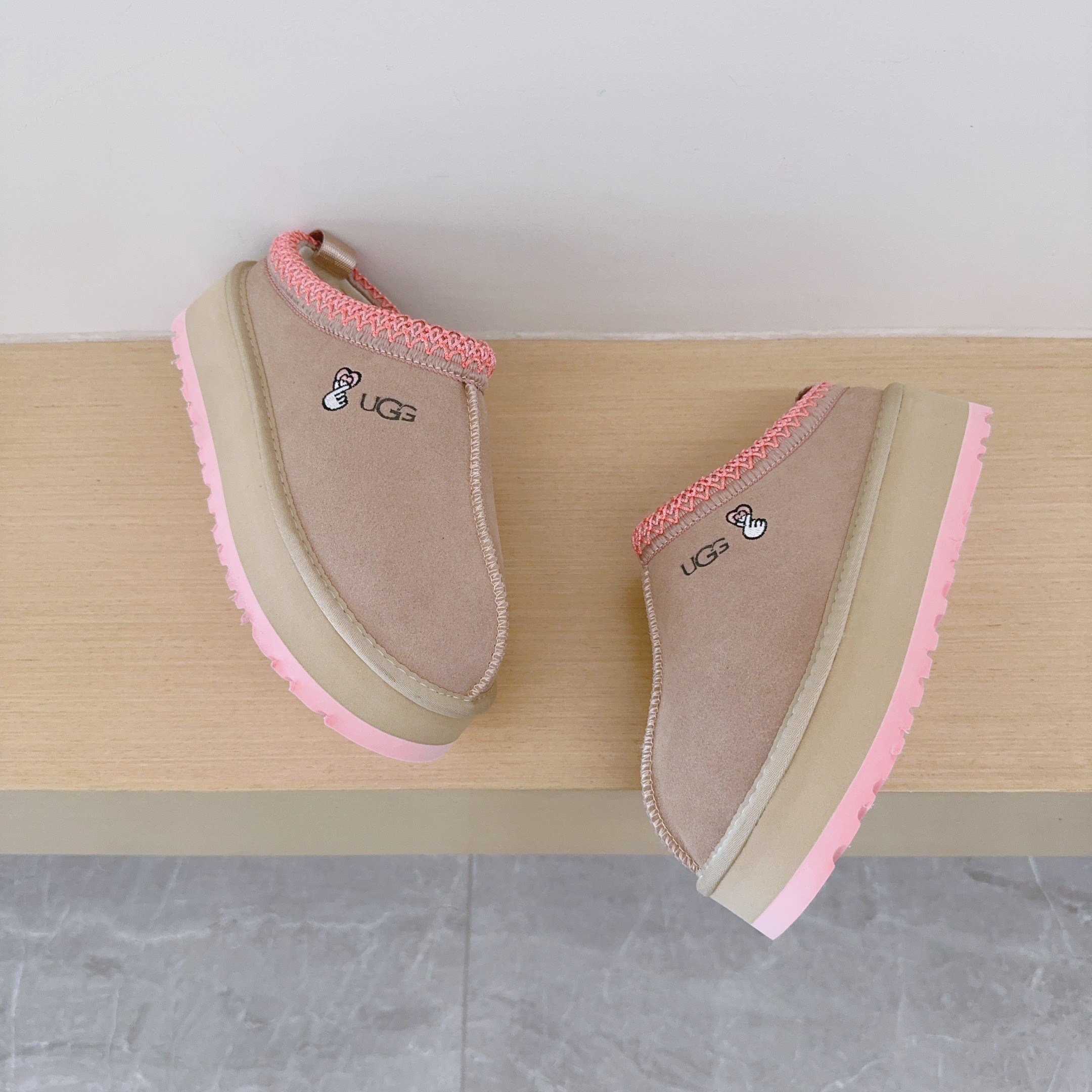 UGG Kids Finger Heart Platform Ethnic Pattern