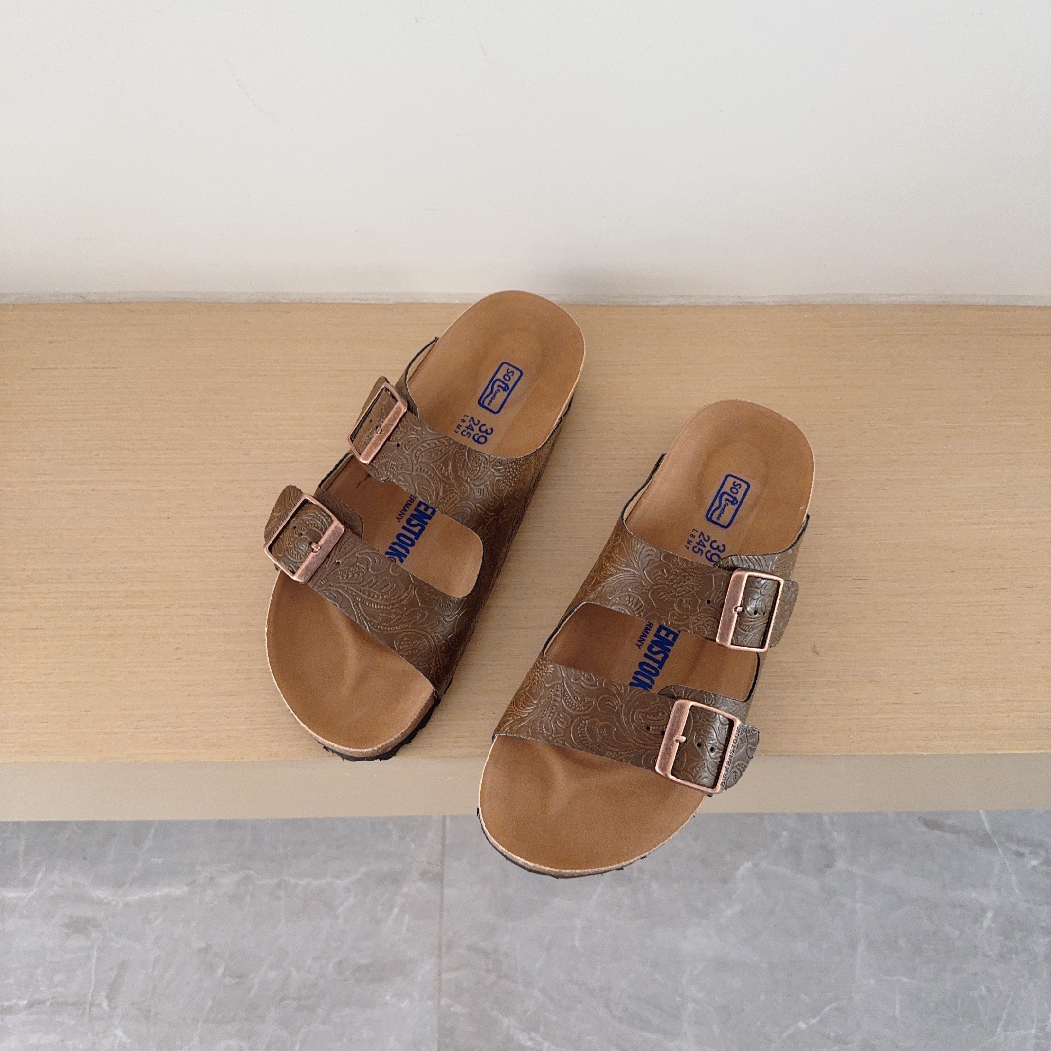 UGG Kids Leather Chevron Series Birken-Style Two-Strap Sandals Adult And Kids