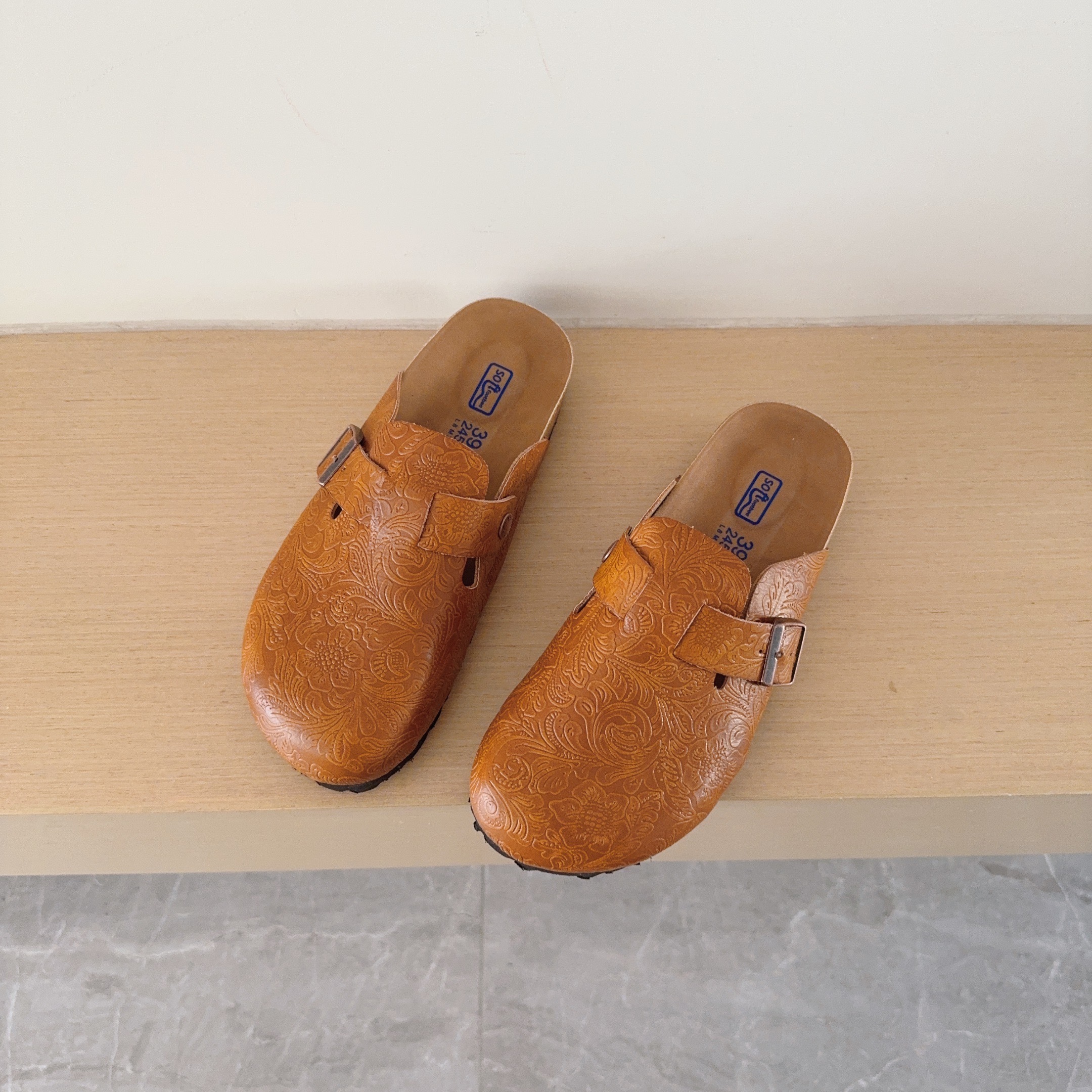 UGG Kids Leather Chevron Series Birken-Style Clogs Adult And Kids