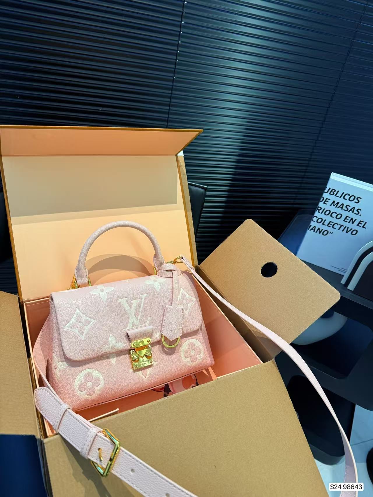 Louis Vuitton favorite shoulder bag