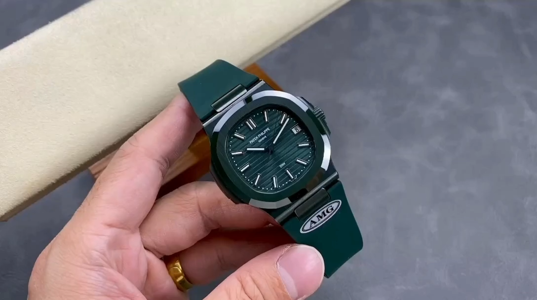 【Super Clone】Patek Philippe Nautilus Green Rubber Green Dial 5711 40MM Watch