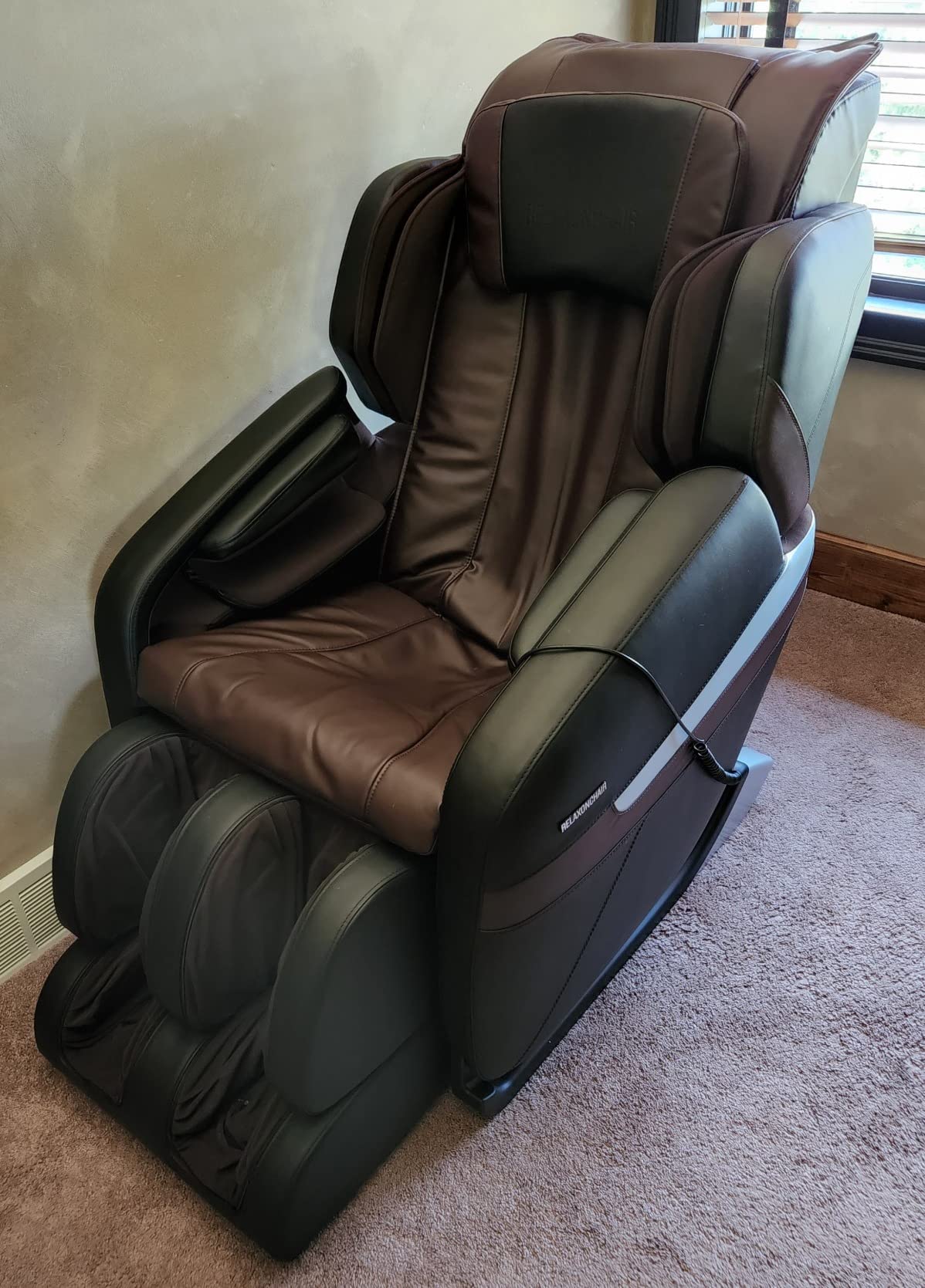 Full Body Zero Gravity Shiatsu Massage Chair with Built-in Heat