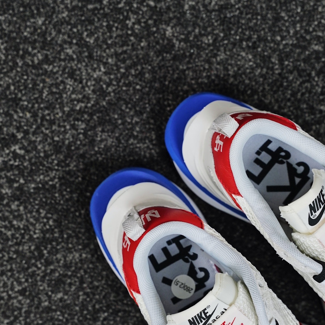 Nike x sacai Sneakers detail 1