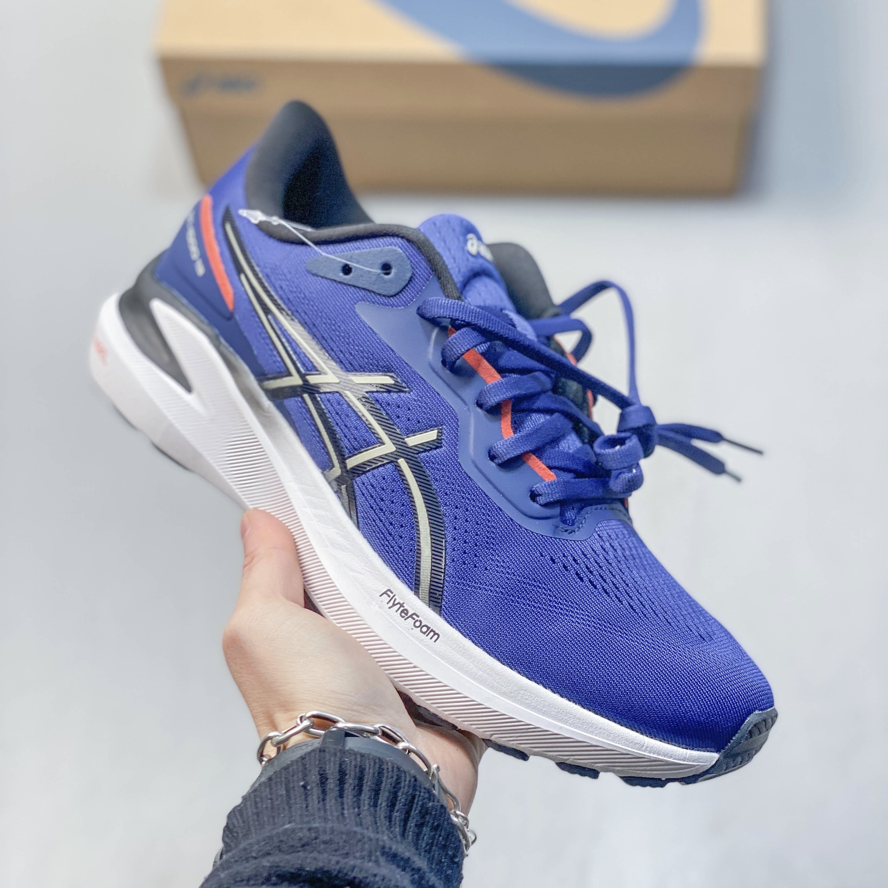 ASICS GT-1000
