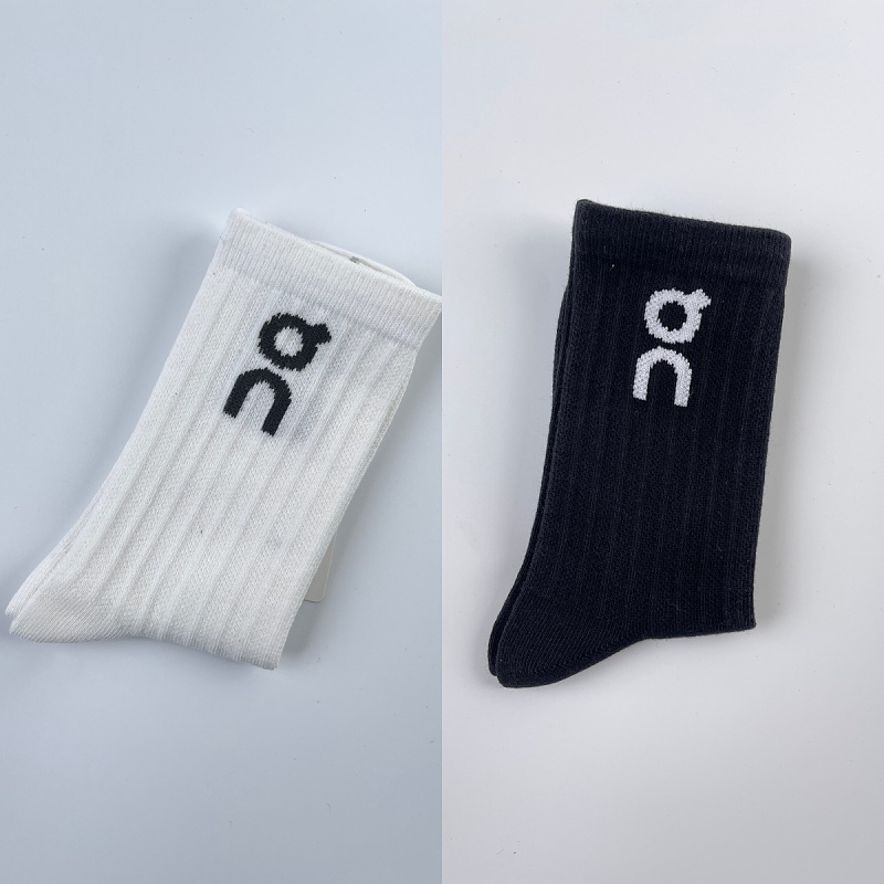 On Running Crew Socks White Black
