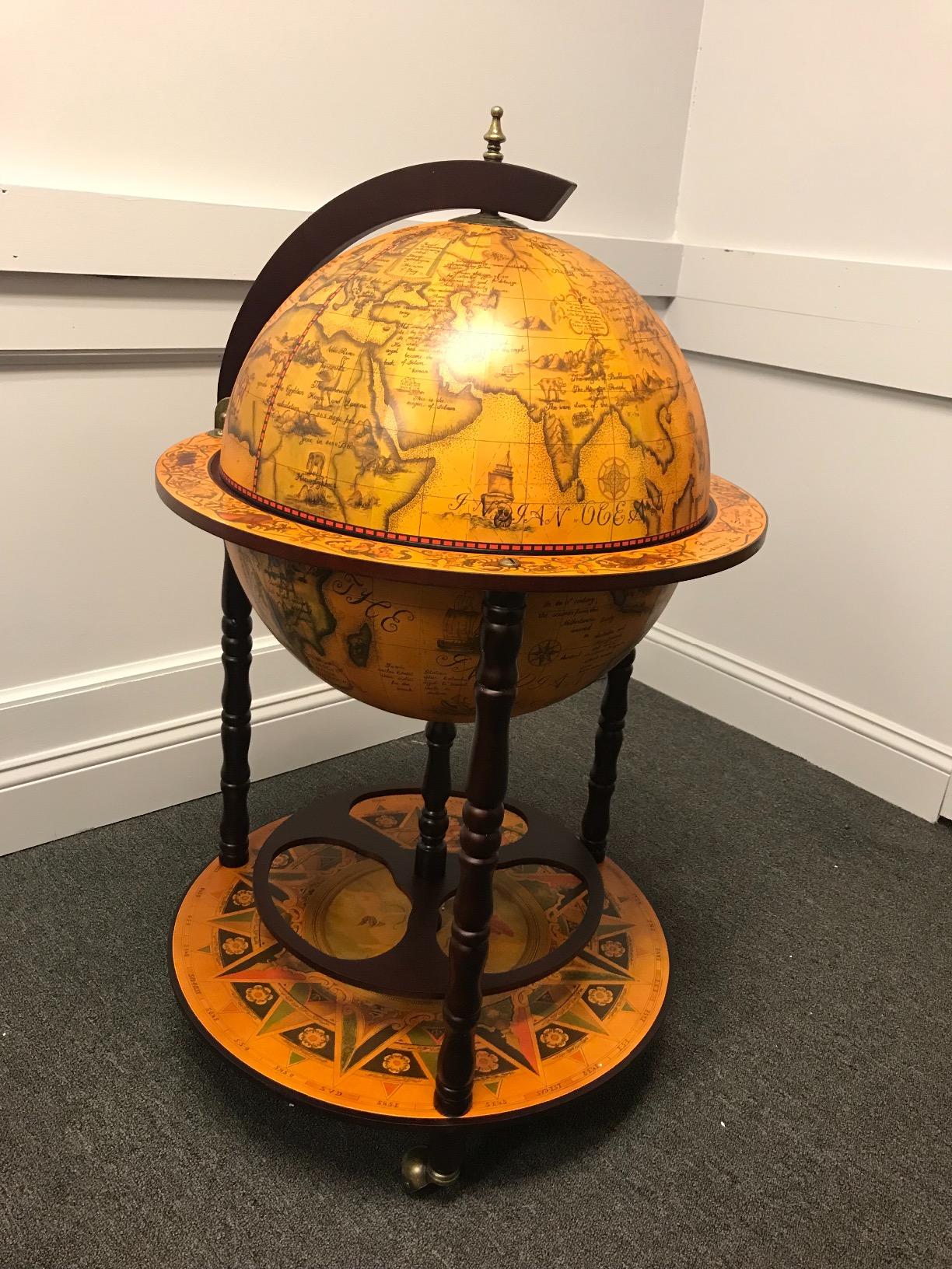 Design Toscano Sixteenth-Century Italian Replica Globe Bar Cart