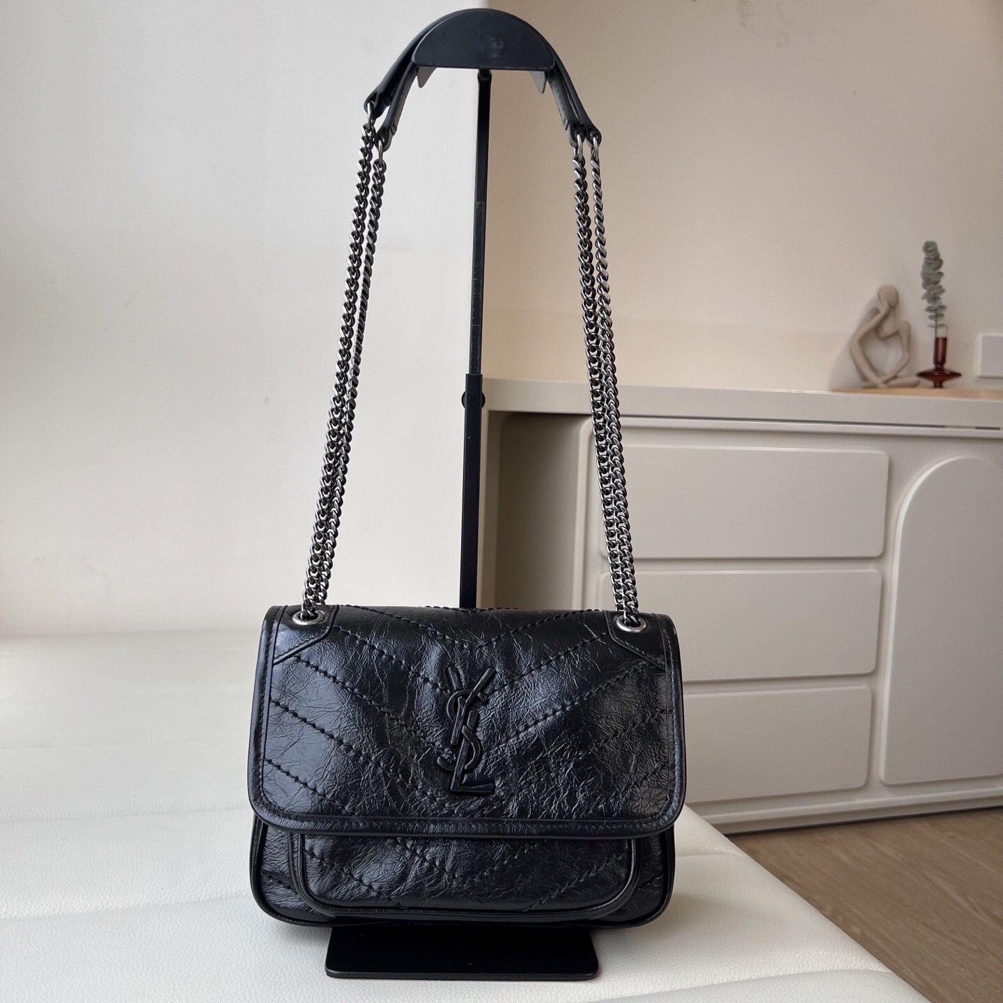 YSL SAINT LAURENT Niki Crinkled Vintage Leather Chain Shoulder Bag