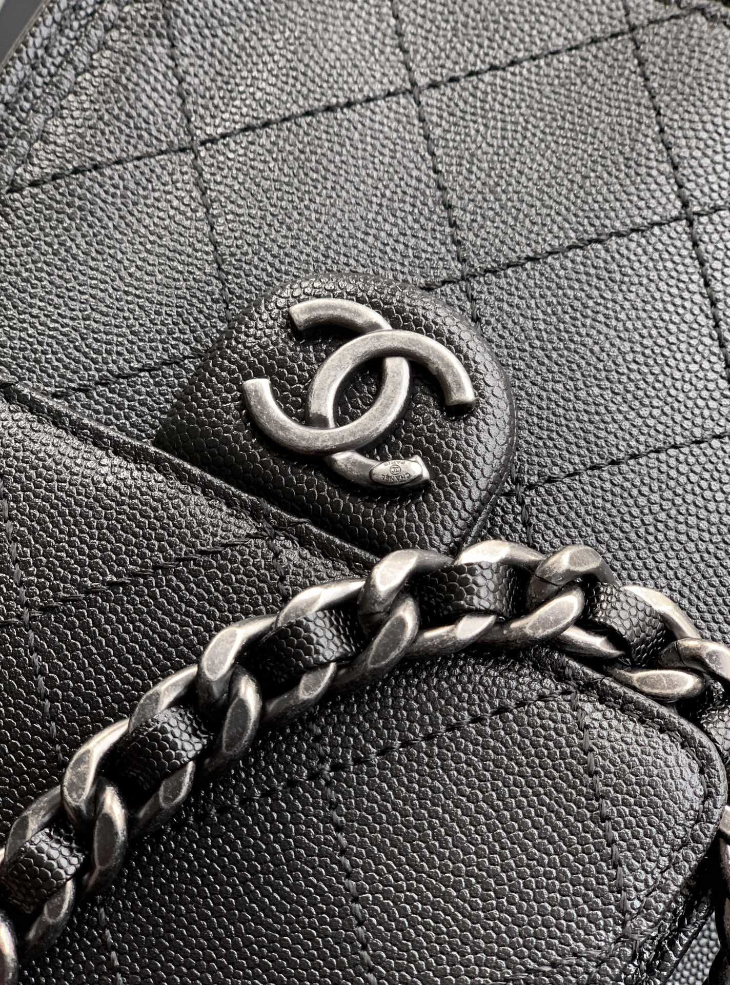 Chanel Suede Tote Bag Black detail 1