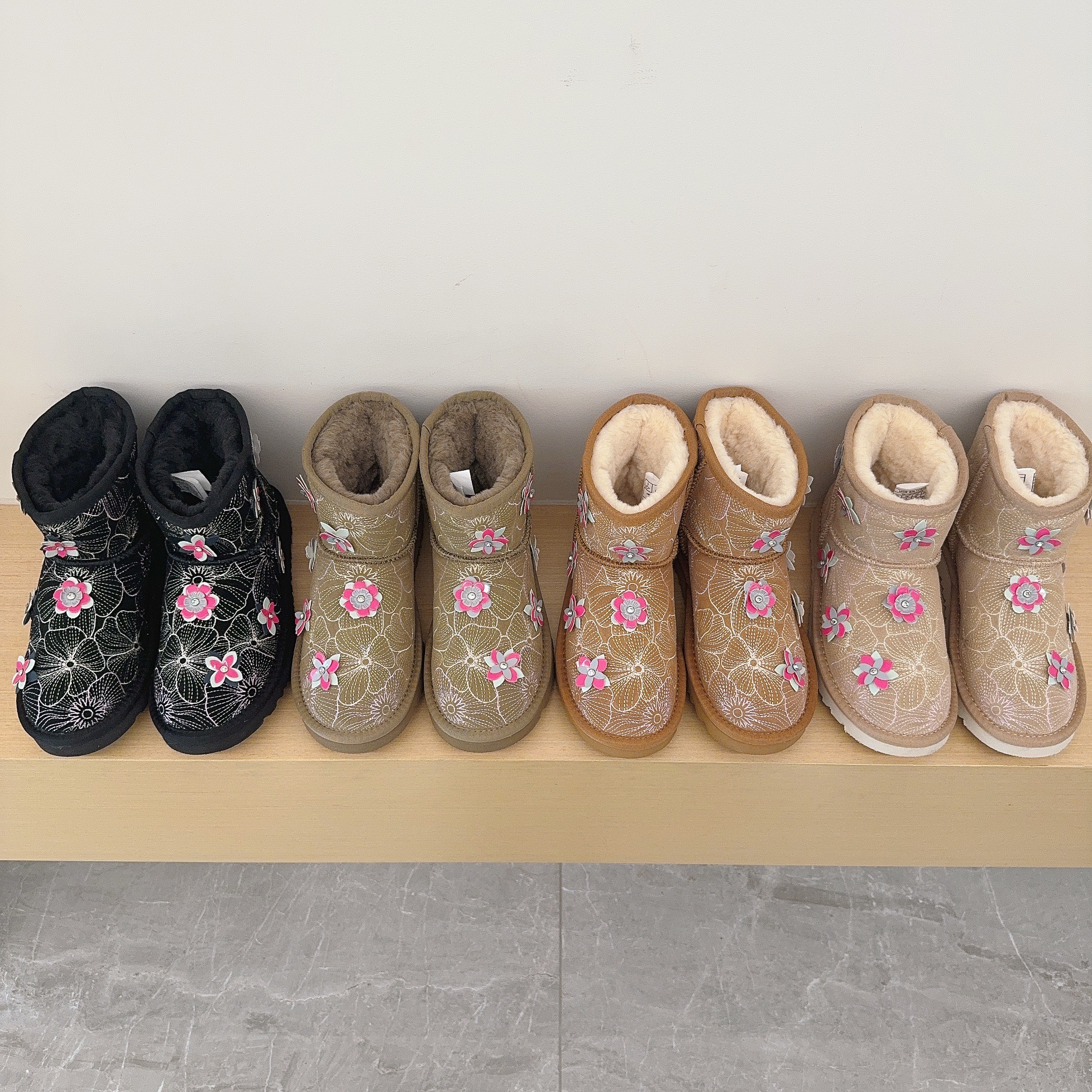 Floral Embroidered Low-Cut Boots 5854