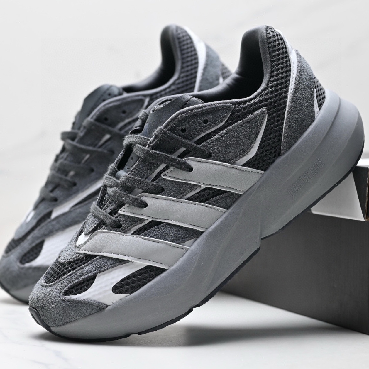 Adidas LightBlaze