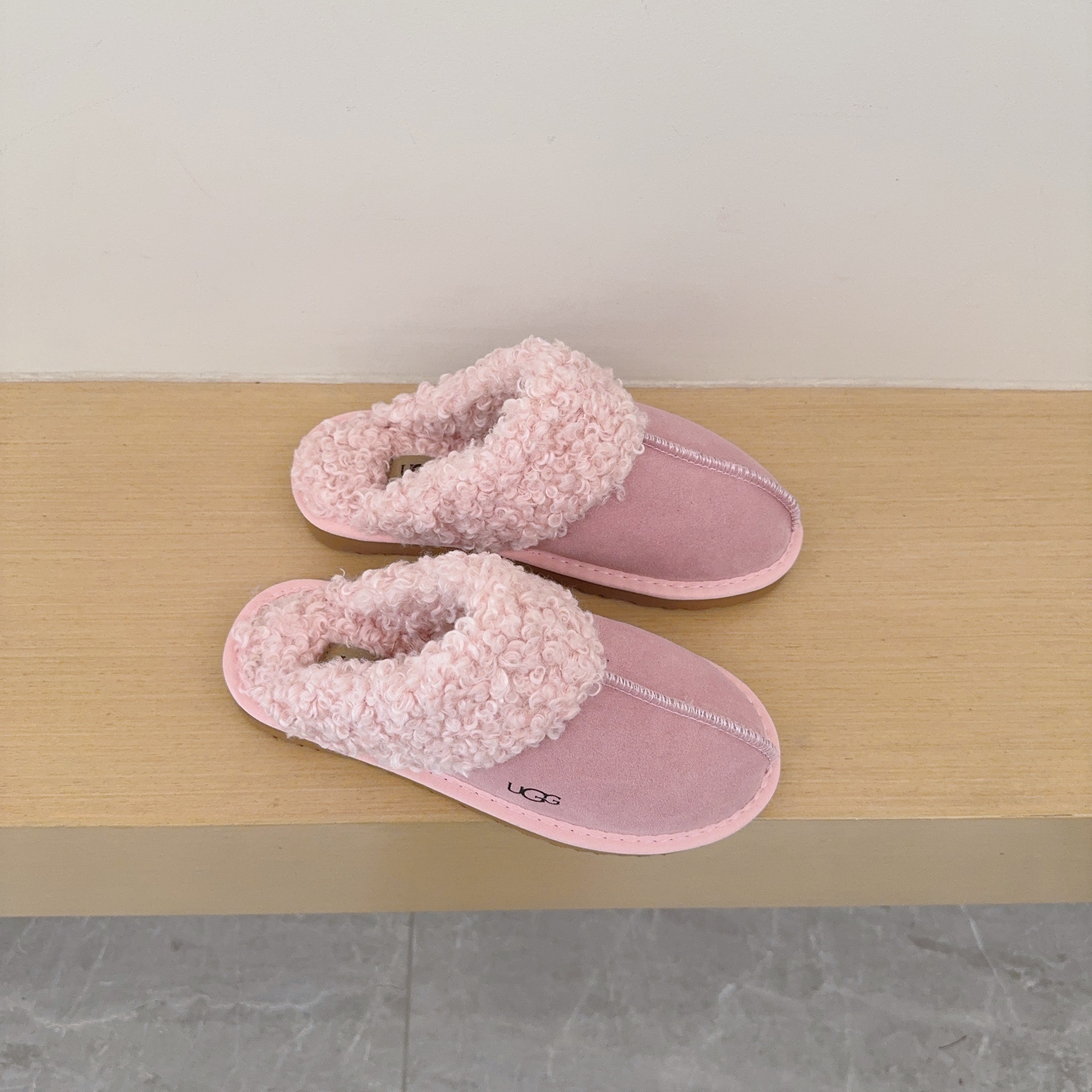 UGG Kids Curly Fleece Star Slippers