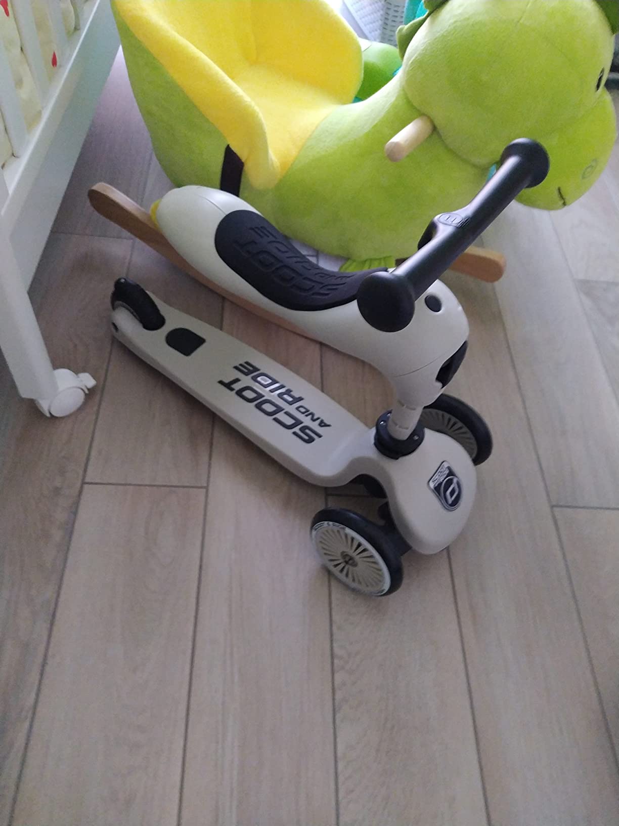 Children Adjustable Seated or Standing 2-in-1 Scooter Including