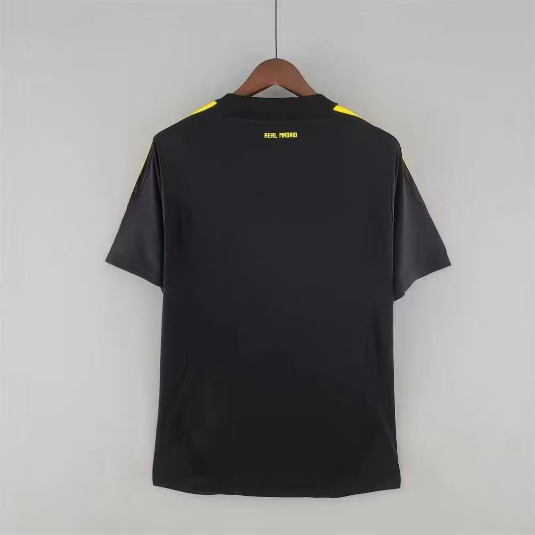 Real Madrid Retro Black Goalkeeper Jersey 11/12