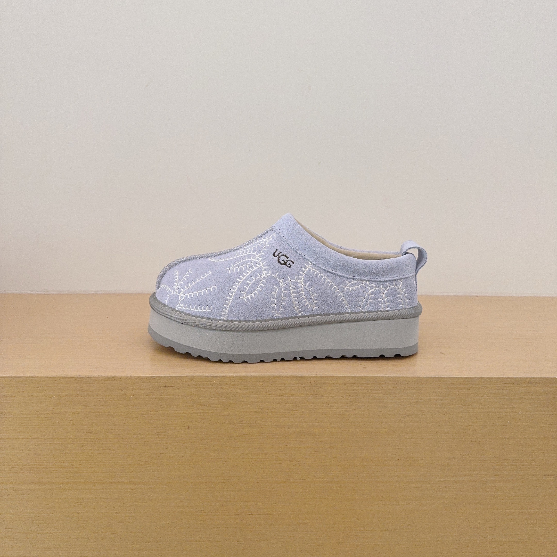 Embroidered Palm Tree Platform