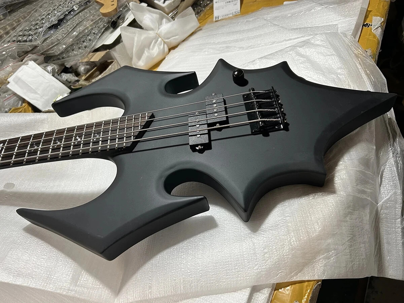 High Quality Black 4Strings Bass Guitar Rosewood Fretboard Black Hardwares Top