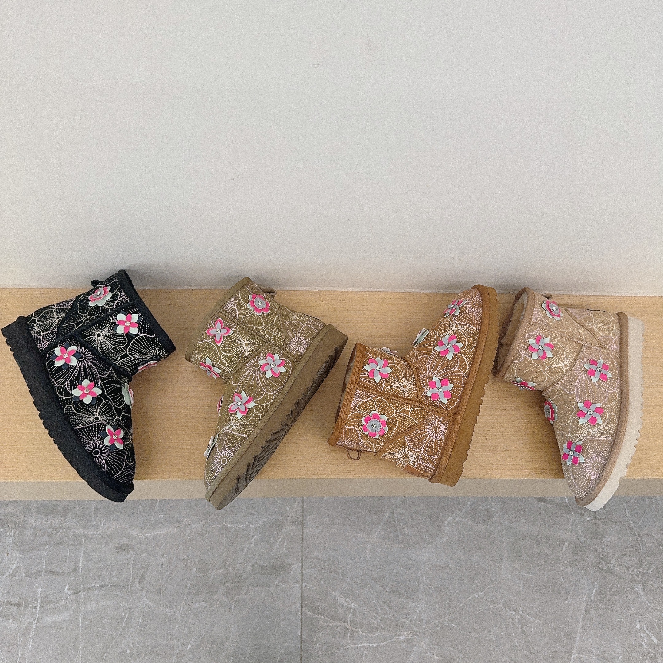 Floral Embroidered Low-Cut Boots 5854