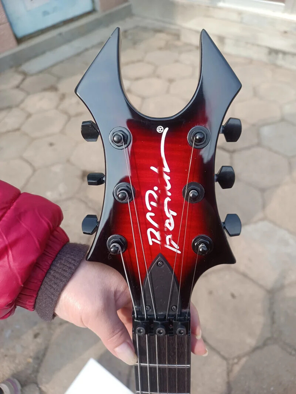 B.C Rich & # 034;Warlock & # 034;Electric Guitar, Floyd Rose Vibrato Bridge, Lock String Nut