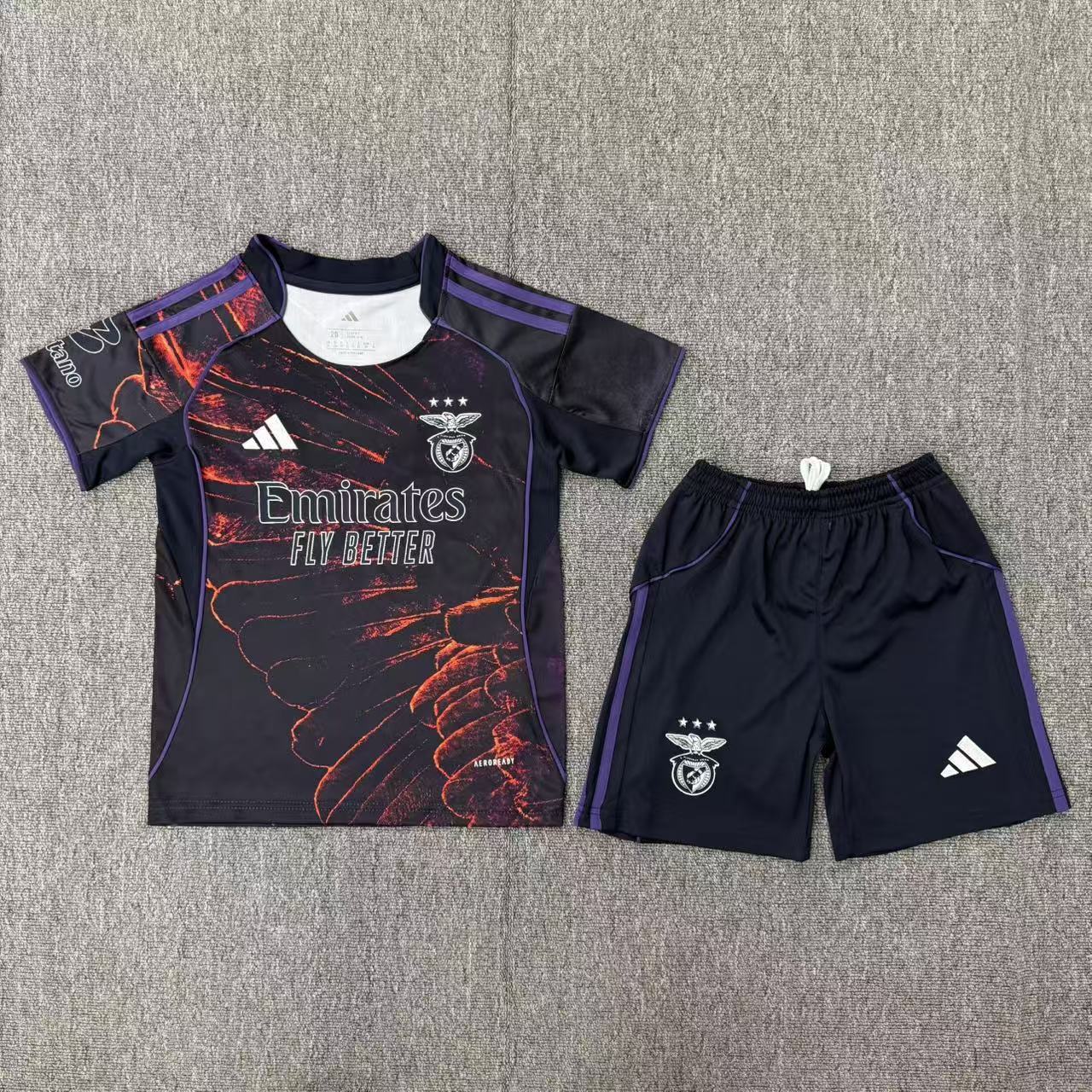 Camisola Adidas x Vhils x SL Benfica - Edição Especial 2025-2026