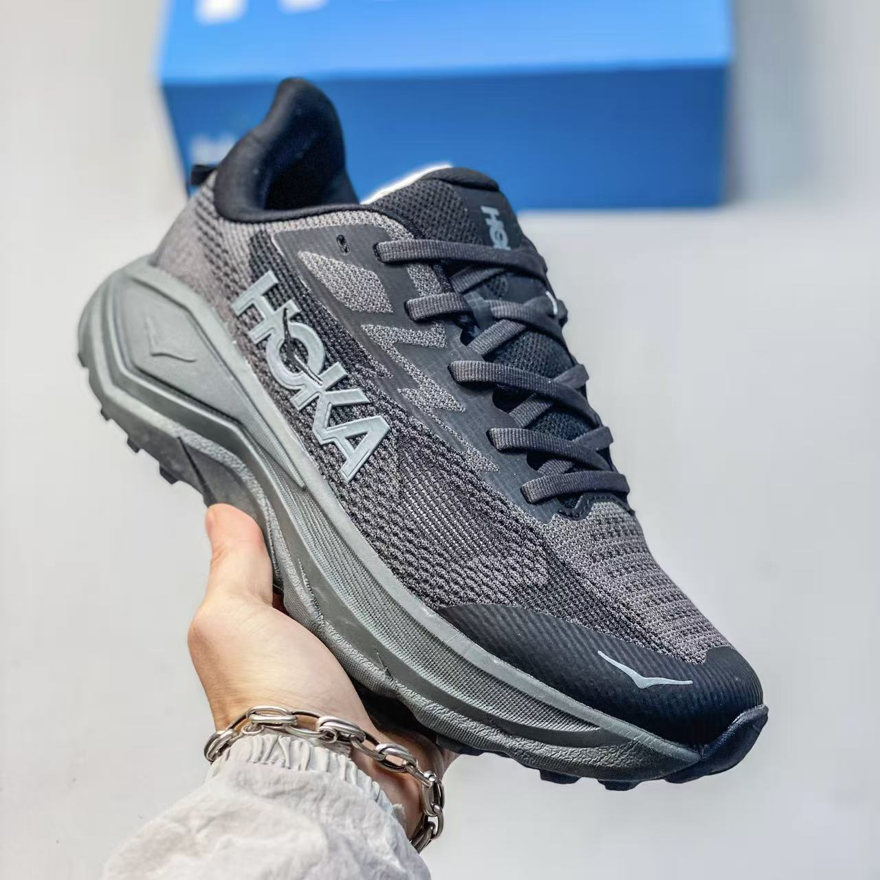 Hoka Challenger 8
