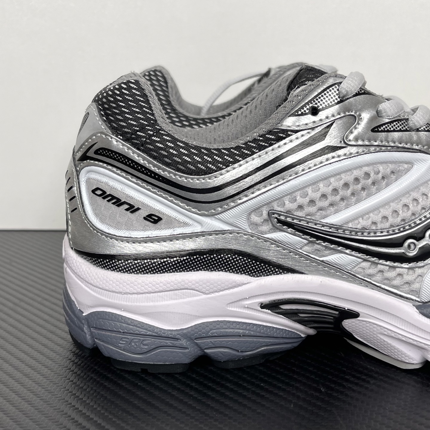 Saucony ProGrid Omni 9 detail 7