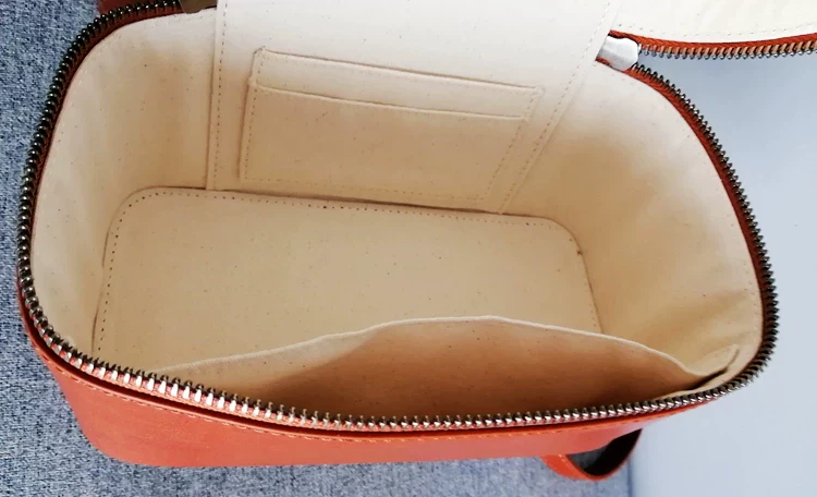 Women's hair-styling shoulder bag