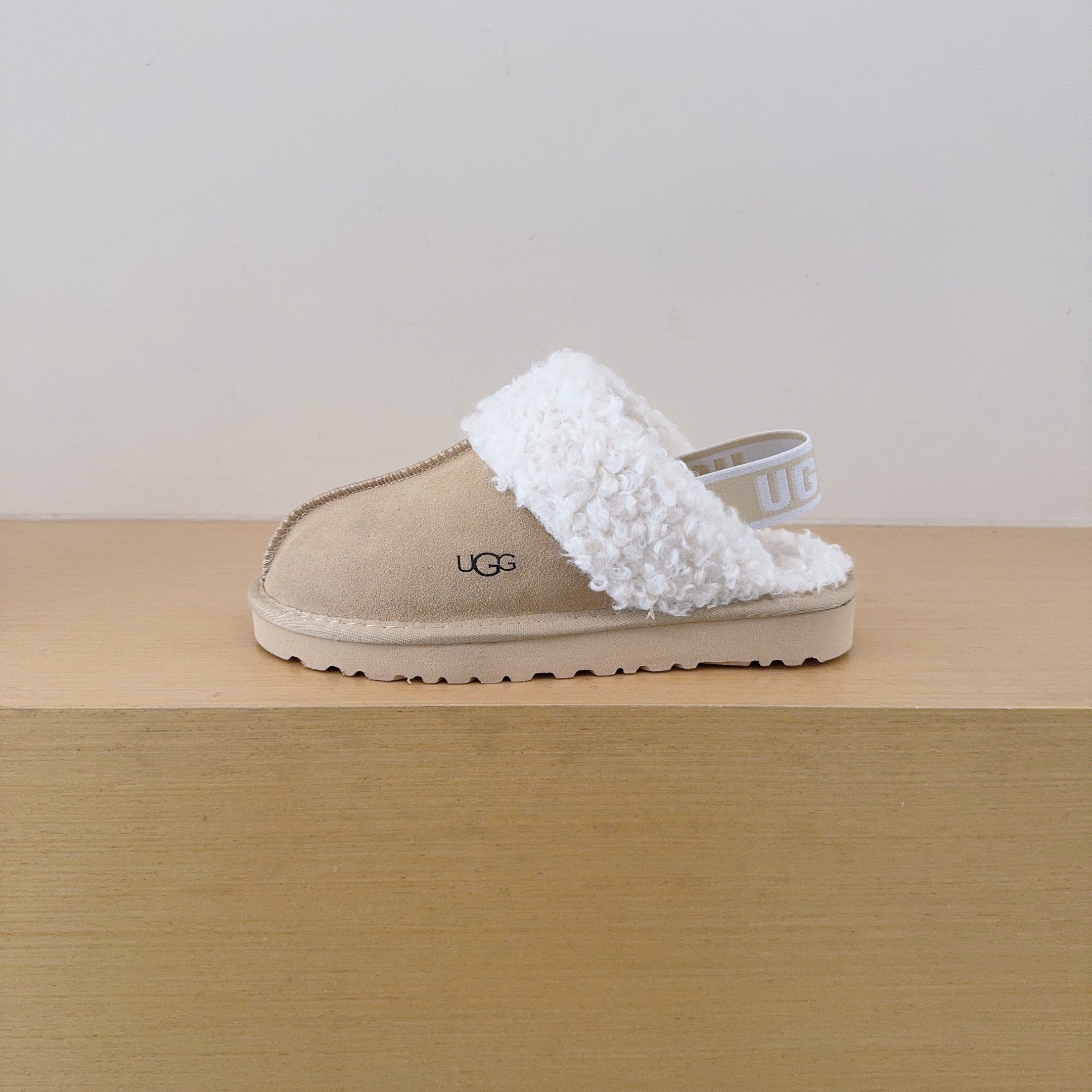 UGG Kids Curly Fleece Star Letter Slippers