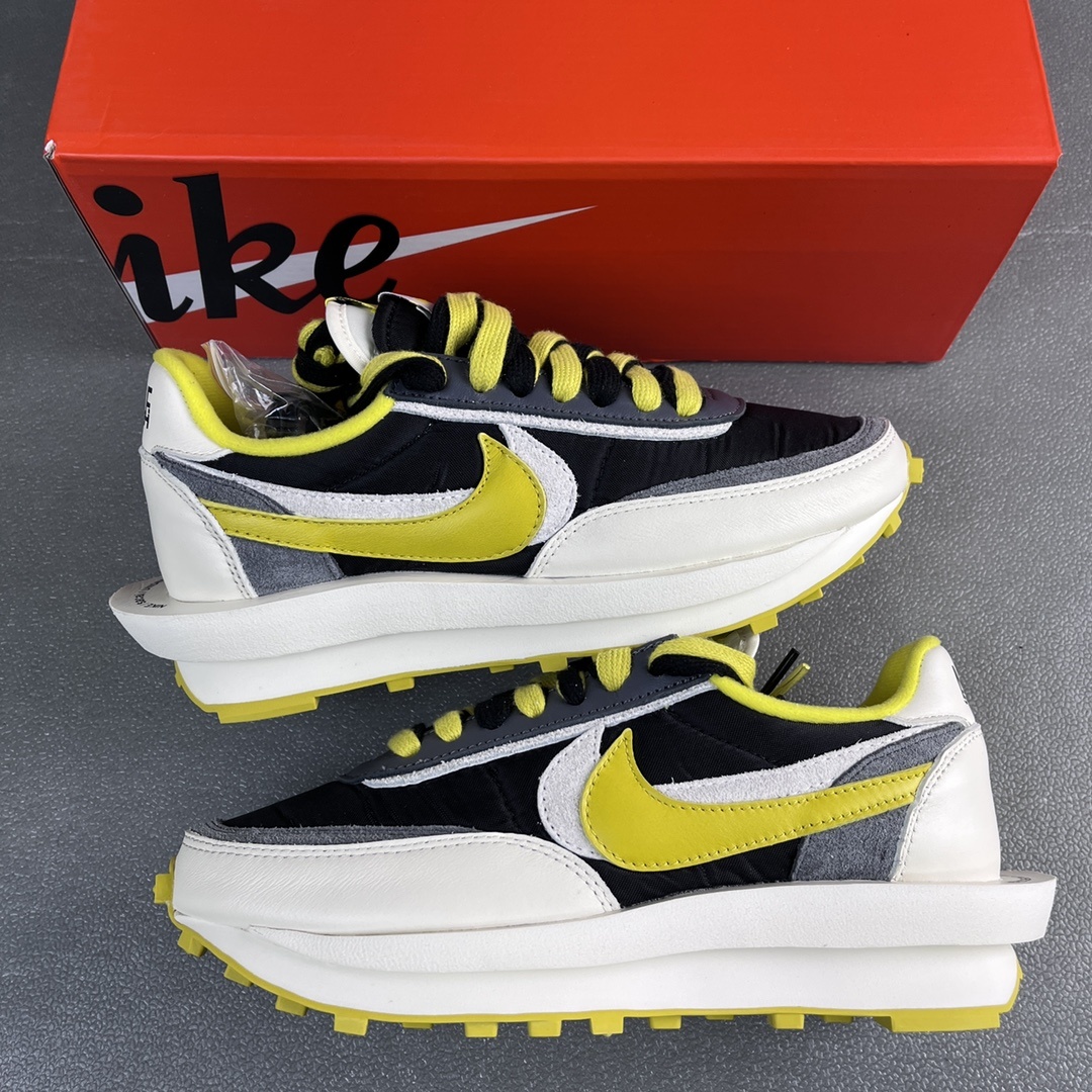 Nike x sacai Sneakers detail 3