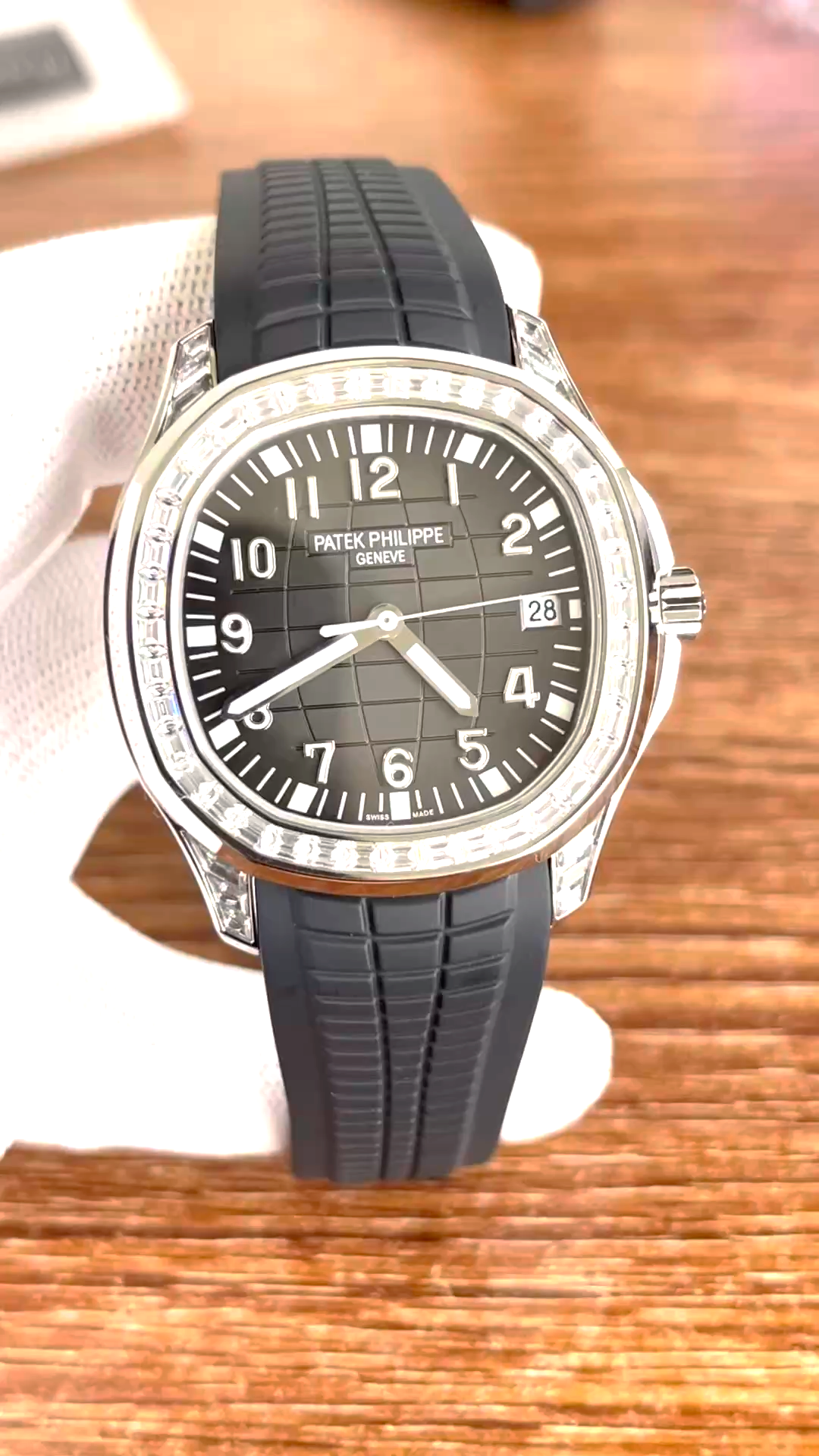 【Super Clone】Replica Patek Philippe Aquanaut 5267 200A 001 Black Dial Diamond Bezel Watch