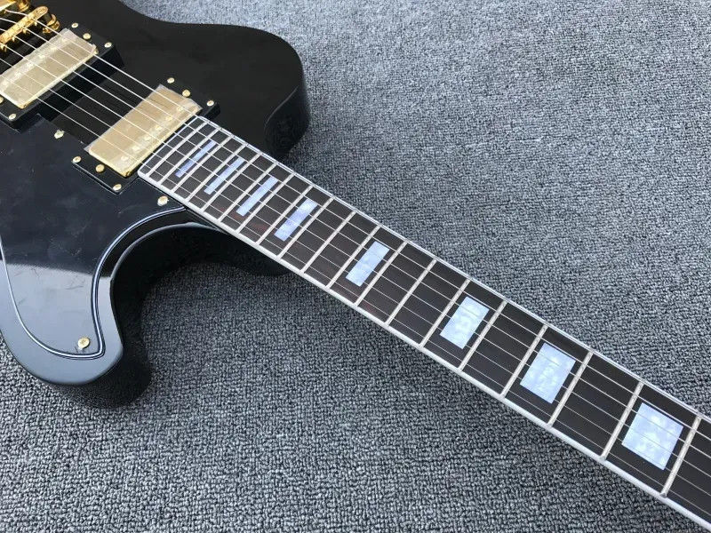 RD Black Electric Guitar with 6 Strings, 2 Golden Hardware Pickups, Mahoganyny Body