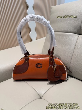 COACH Swing Zip Shoulder Bag In Two-Tone Glovetanned Leather
