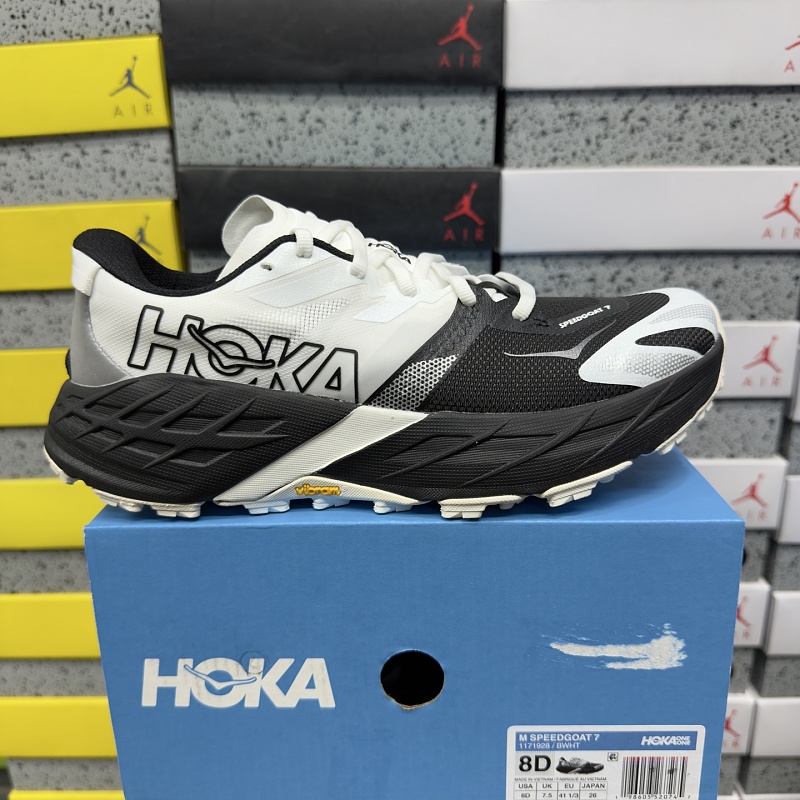 Hoka Speedgoat 7 Sneakers