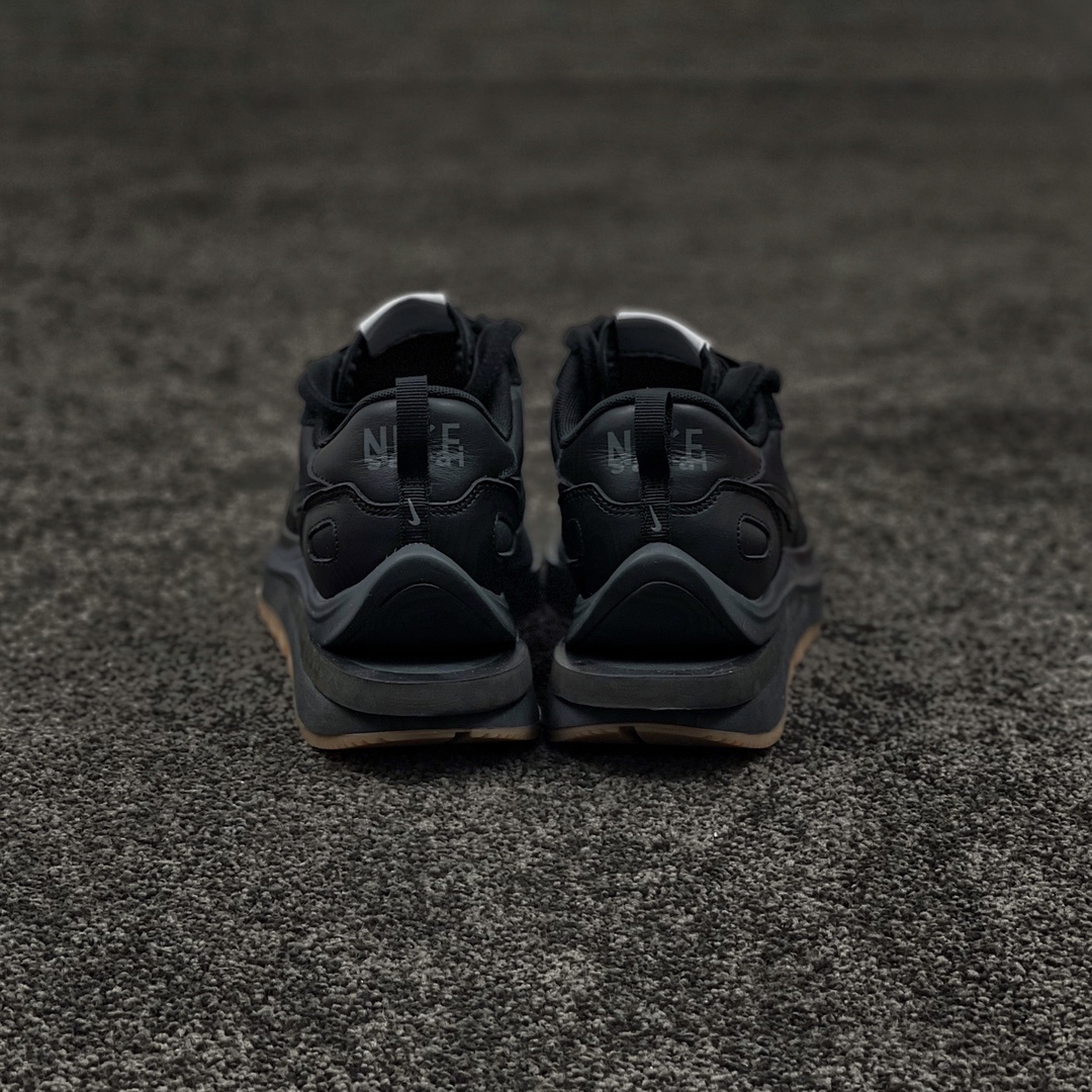 Nike x sacai Sneakers detail 3