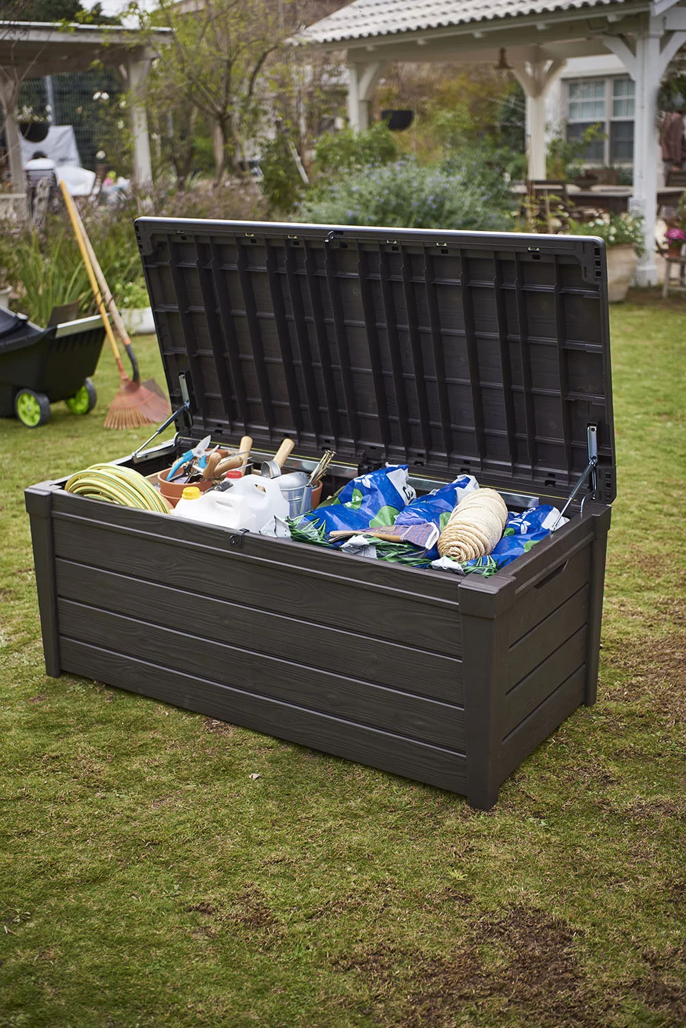 Keter Brightwood 120 Gallon Large Elegant Resin Water Resistant