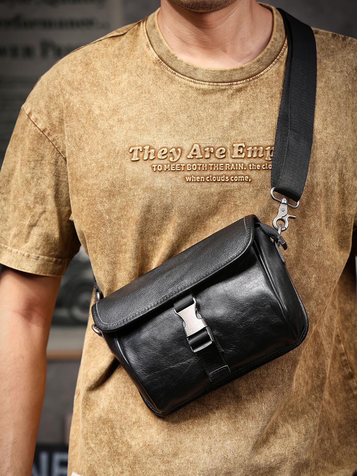 Modern Urban Leather Crossbody Bag - Sleek Design for Daily Sophistication