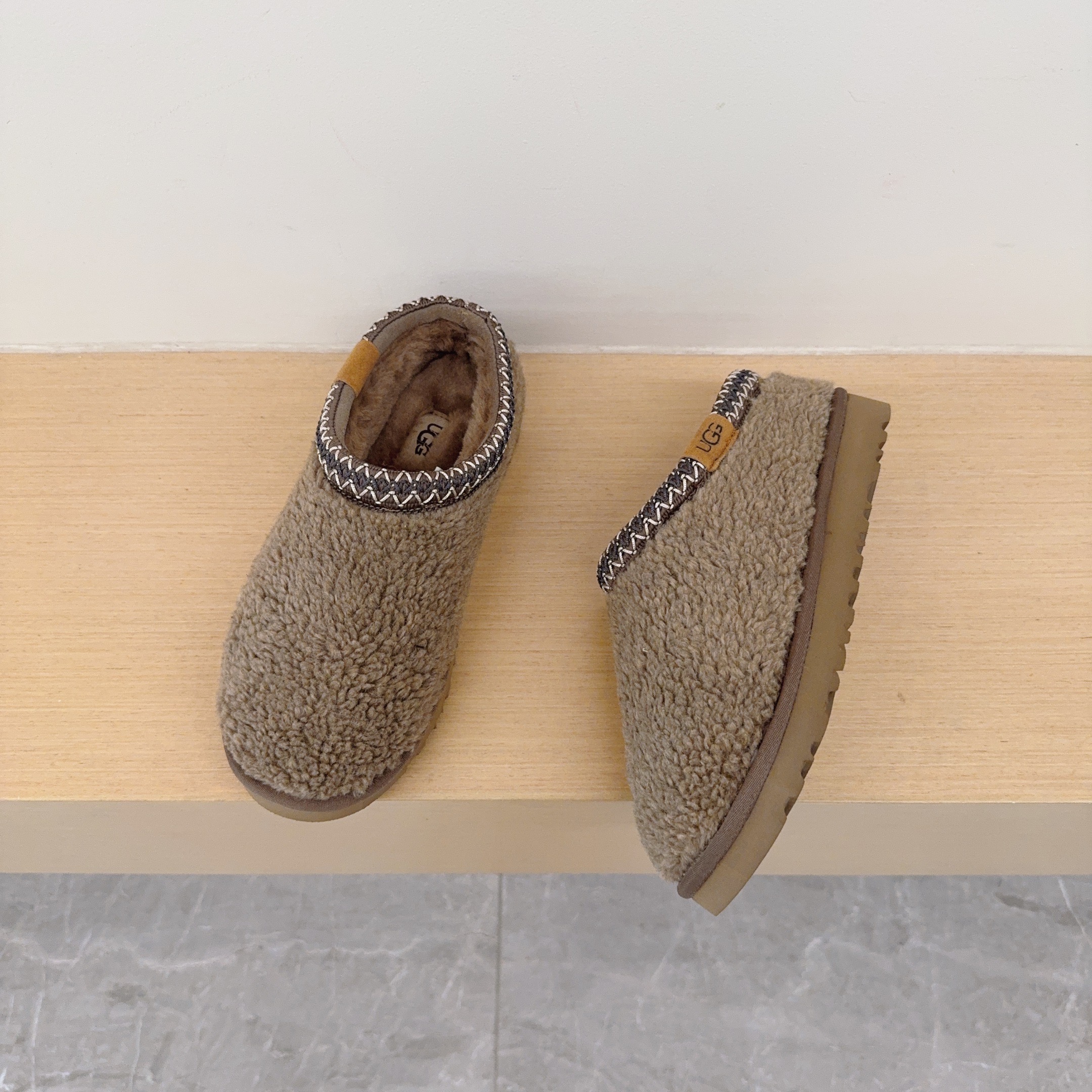 Curly Fleece Loafers