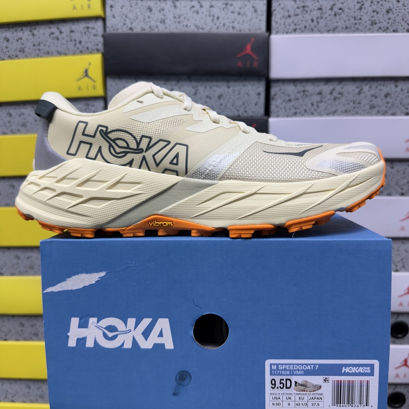 Hoka Speedgoat 7 Sneakers
