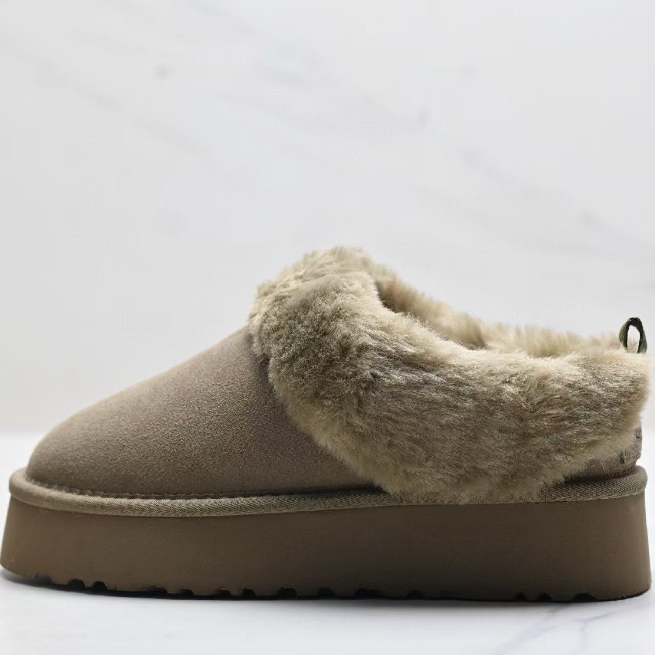 UGG Classic Clear Mini Detail 31