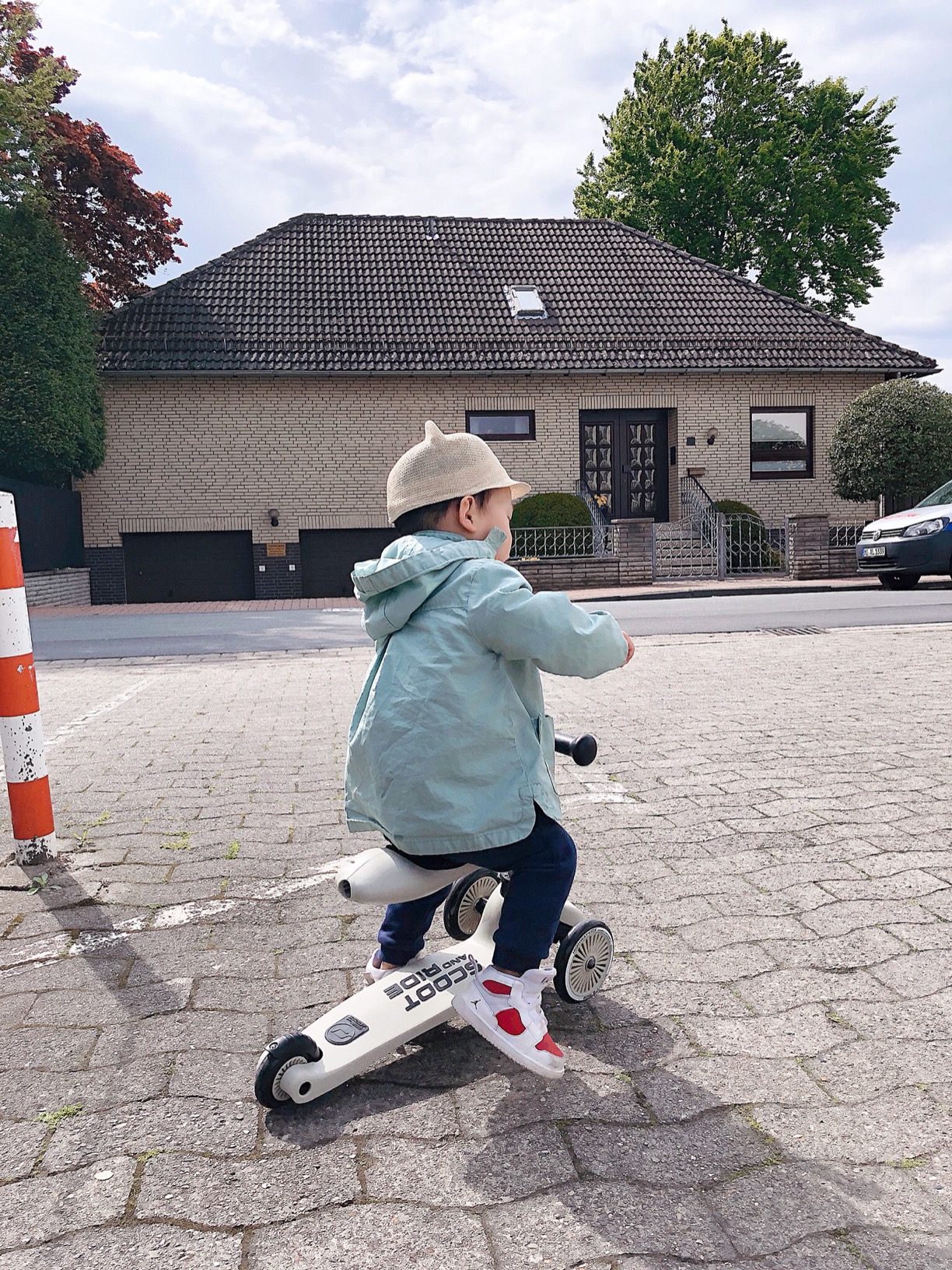 Children Adjustable Seated or Standing 2-in-1 Scooter Including