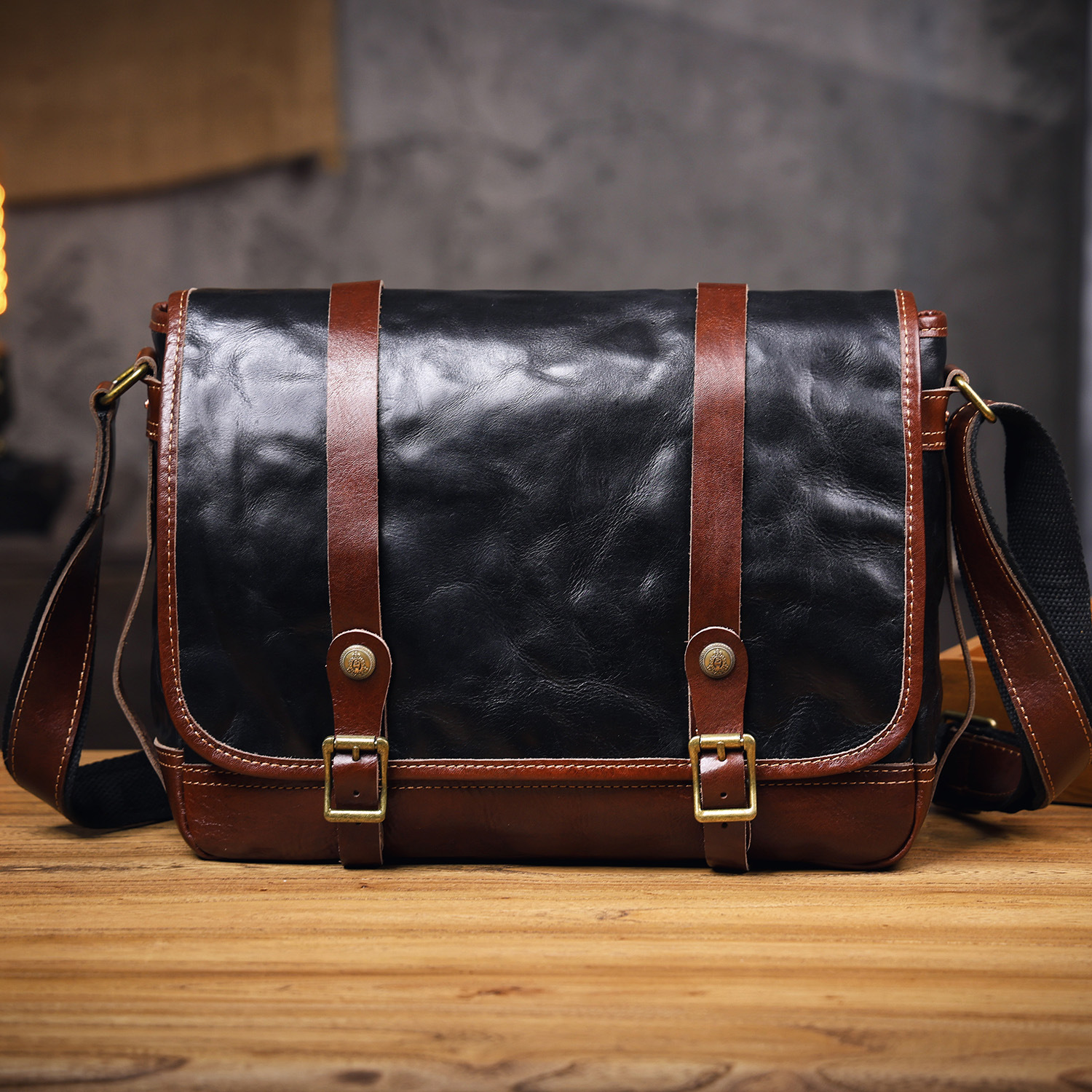 Vintage Textured Leather Messenger Bag - Rugged Sophistication for the Modern Professional