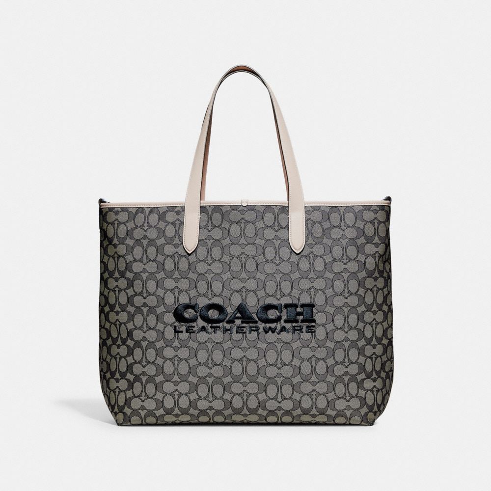 COAthtCH Classic handbags