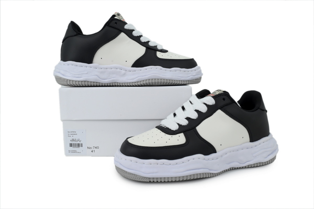 Mihara Yasuhiro Black And White NO.740