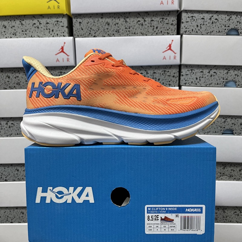 Hoka Clifton 9 Wide Sneakers