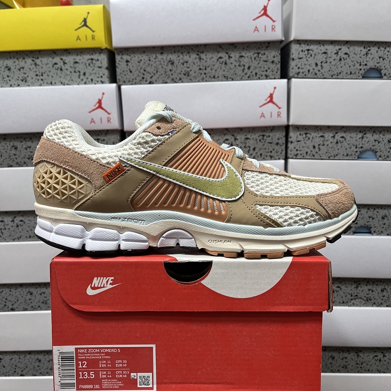 Nike Air Zoom Vomero 5 Sneakers