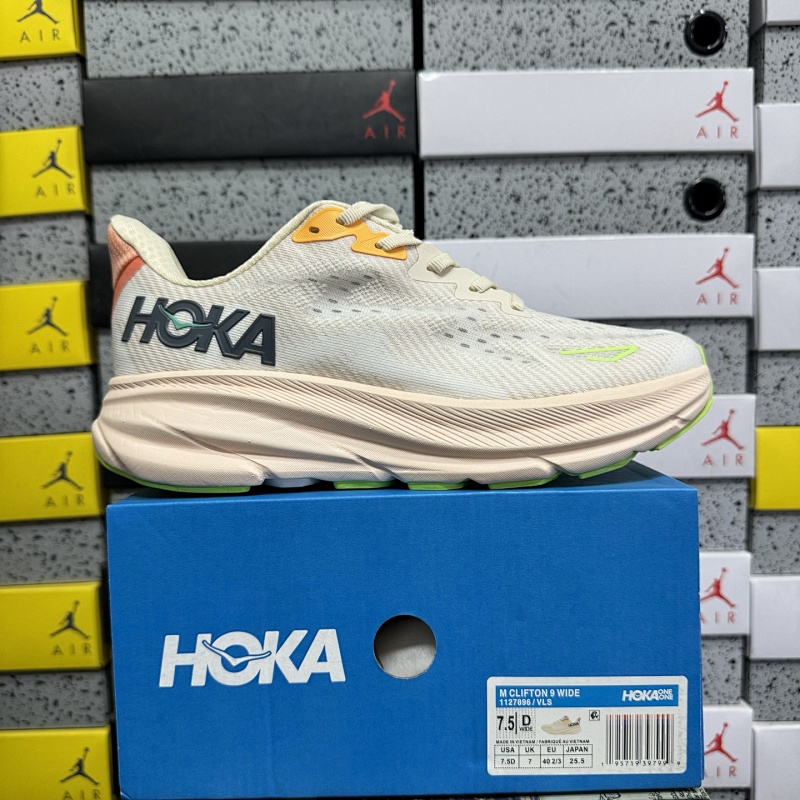 Hoka Clifton 9 Wide Sneakers