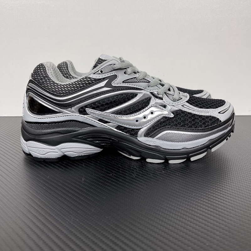 Saucony ProGrid Omni 9