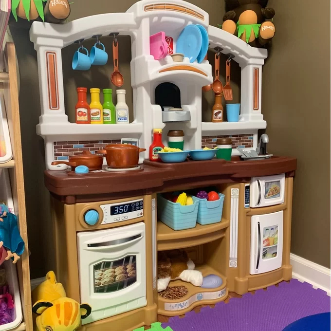 Fun with Friends Kitchen Set