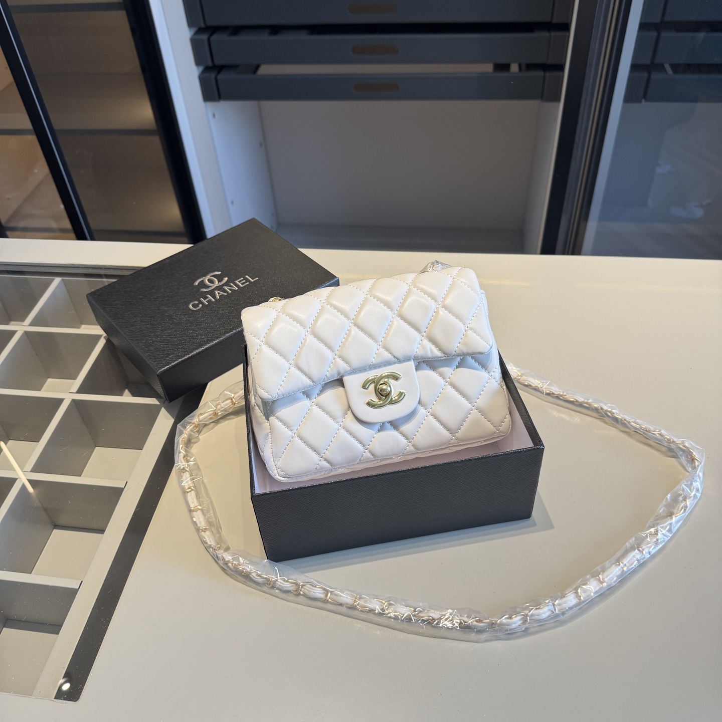 CHANEL CF chain bag