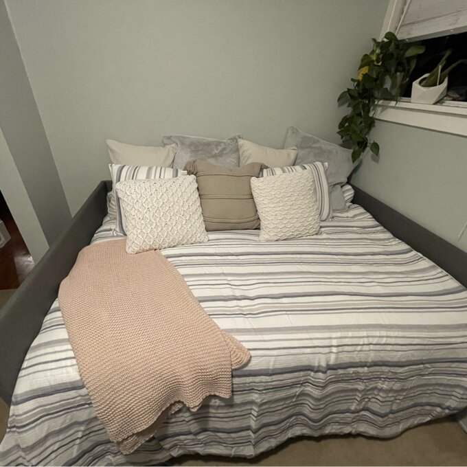 Chadlee Upholstered Daybed