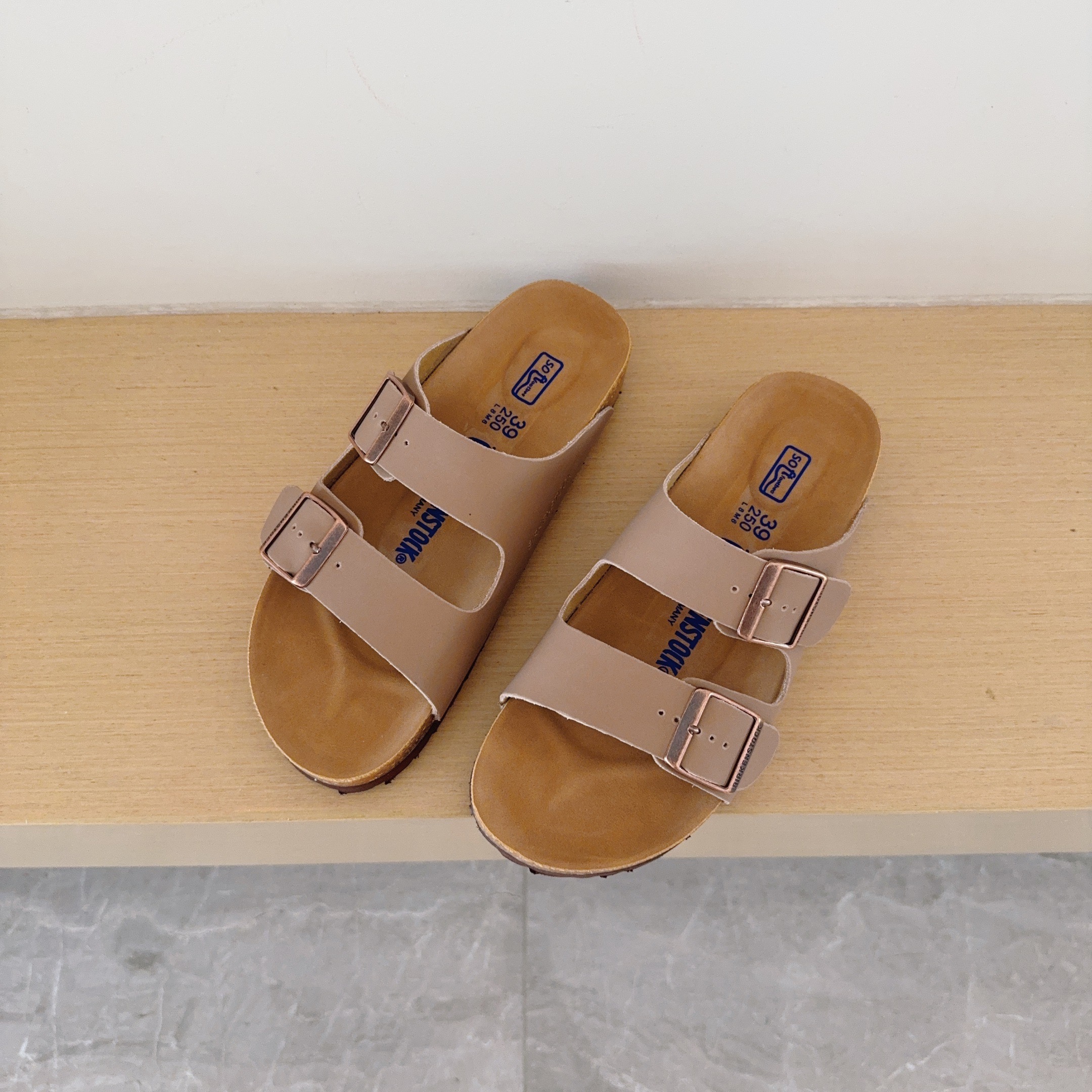 UGG Kids Matte And Gloss Series Birken-Style Two-Strap Sandals Adult And Kids