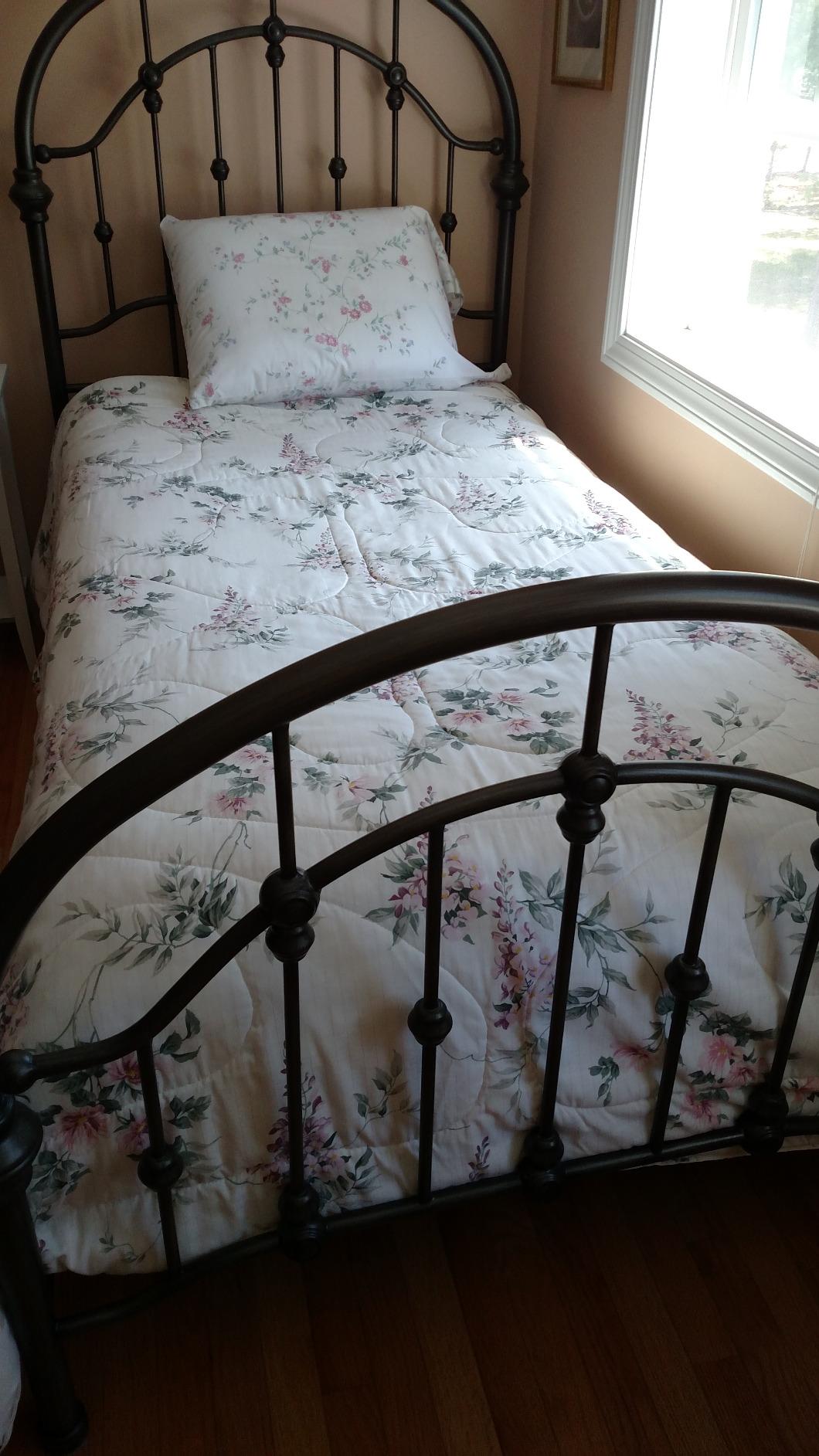 Coaster CO-300407KE Eastern King Bed